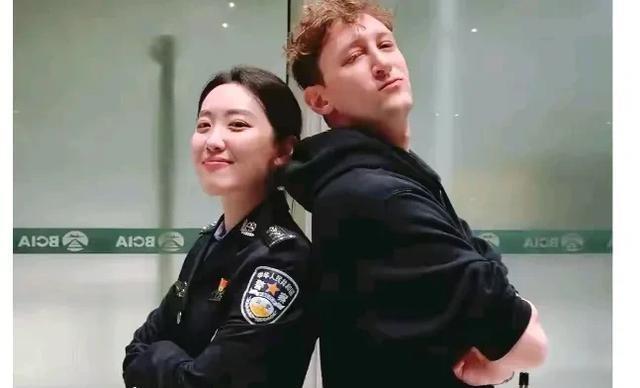 外籍网红埃文凯尔的情缘与匆匆归国，这个本身就足够吸引人。不得不说，埃文凯尔的之旅
