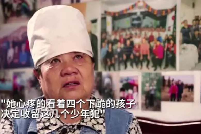 1983年10月，韩雅琴的早餐店迎来了四个刚从劳教所出来的少年，他们跪在她面前说