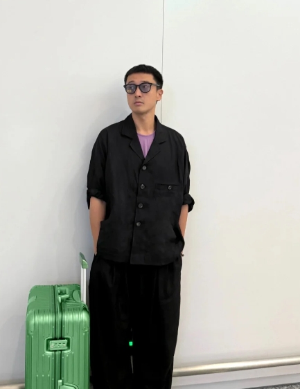 好暖心！王传君为女儿交罚款摘柿子，正是有担当的表现。

公园的柿子本来就可以摘，