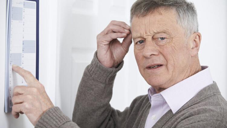 老了怕痴呆？研究发现：老人有这4种吃饭习惯，痴呆风险或增加