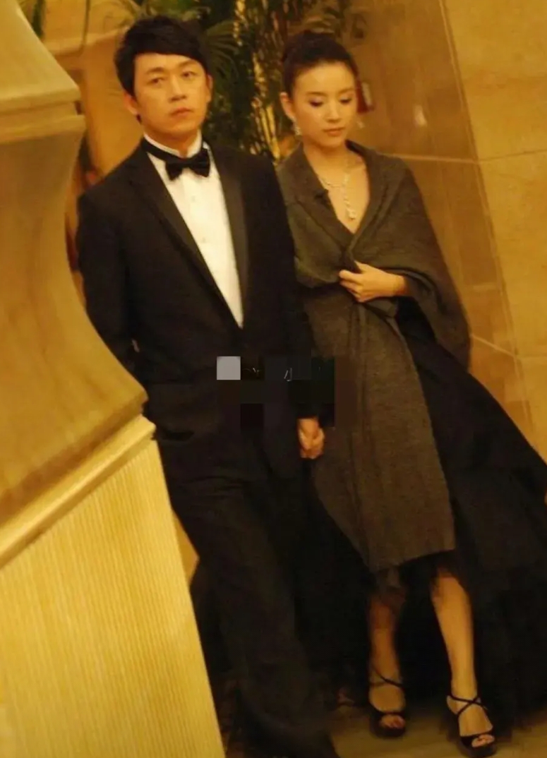 如果我是潘粤明，我会做这三件事：

1、和董洁约个时间见面，聊一聊孩子的教育问题