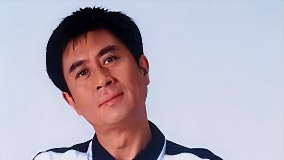 演员郭凯敏：与相伴6年张芝华离婚后，转身娶尤勇前妻，终获幸福