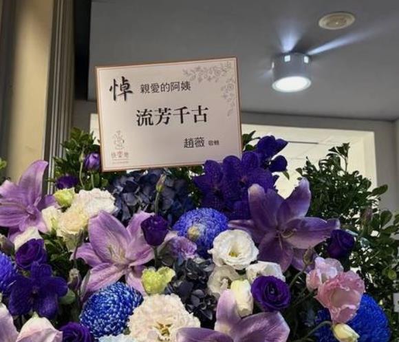 自己的三观由自己的脑子去思考。琼瑶阿姨只是用她的笔构造了理想的浪漫主义。
 
人