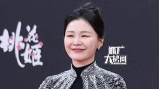 金靖产后神勇回归红毯，优雅蜕变成女神，真是母亲与明星的完美结合！