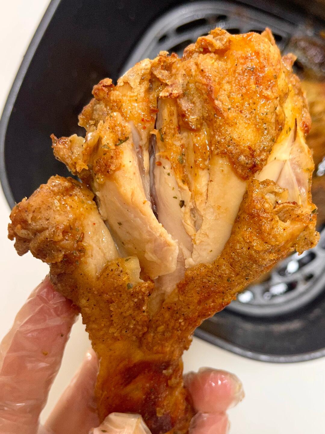 外皮酥脆 一口爆汁～贼香啊啊啊
不用加一滴油 热量不高 巨饱腹～
做法超简单 腌