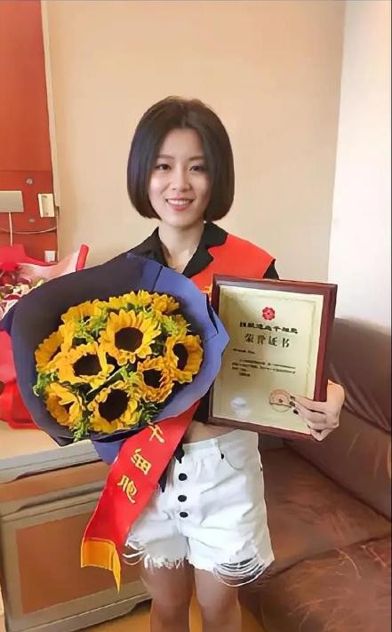 女孩捐骨髓救人 后来男孩感恩

                        