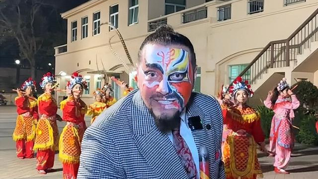 外国博主体验潮汕英歌，跟一群小美女共舞，直呼KO日本阿波舞