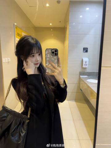 不敢问你喜欢什么样的女孩 我怕我全都符合 ​