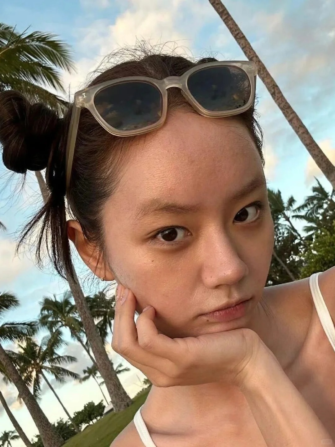 一直好好生活的真实惠利
看惠利在ins分享的照片真的很健康鲜活

自拍有毛孔有闭