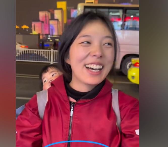 重庆一位视频博主最近发布了一个感人的视频，迅速引起了大量关注，获得了超过300万