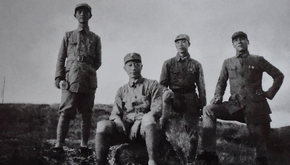 抗战中，聂荣臻带部队突围，突然出现一伙日军拦住去路，为了不惊动周围日军。聂荣臻让