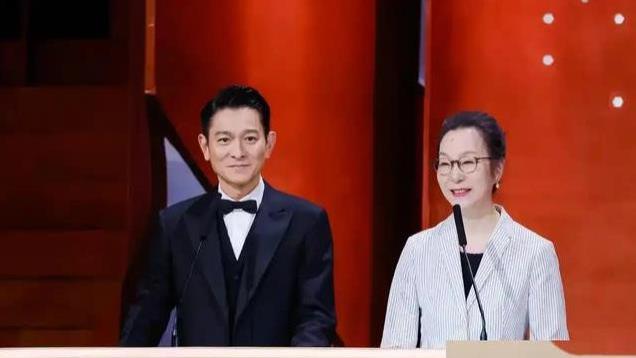 陈凯歌被骂惨！态度傲慢、斜眼无视刘德华打招呼，网友：不服啊？