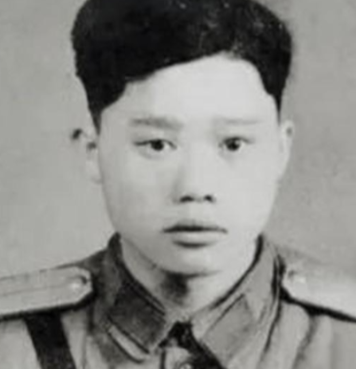 1951年1月28日，志愿军战士潘天炎在朝鲜战场因生理需求到附近草丛，返回时发现