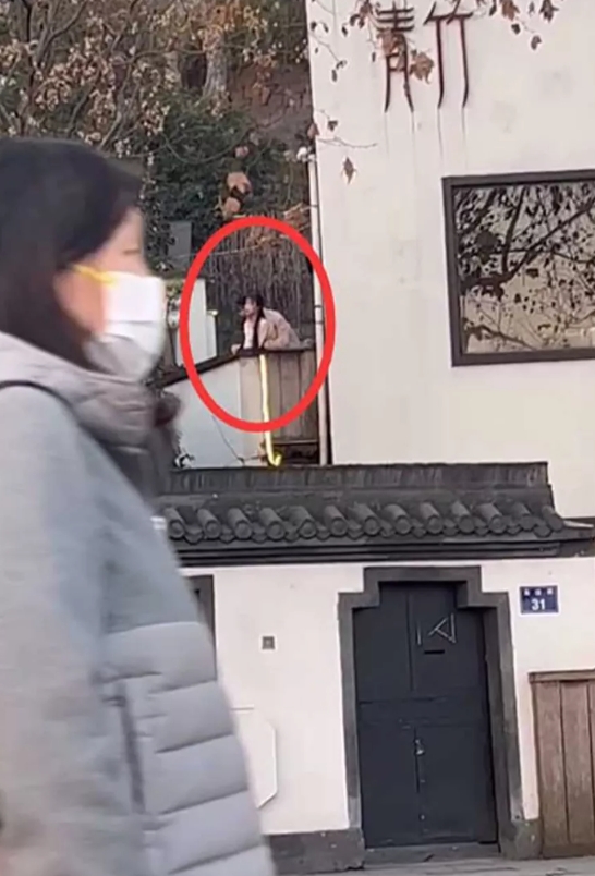 网传西湖断桥残雪旁青竹，可以感受到炽热与深切。自己不觉得，反而增加了相得益彰，也
