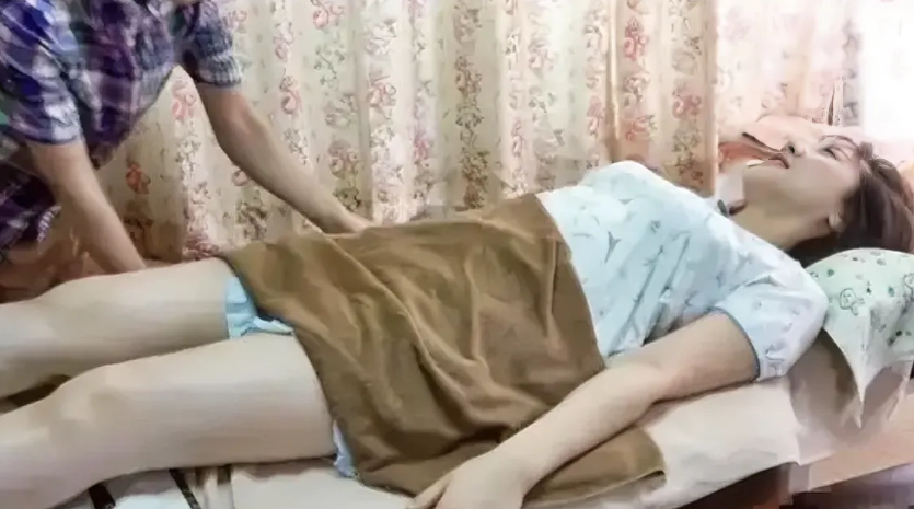 福建，一女子去按摩店放松。按摩刚开始的时候，女子的身体感受到了前所未有的放松和舒
