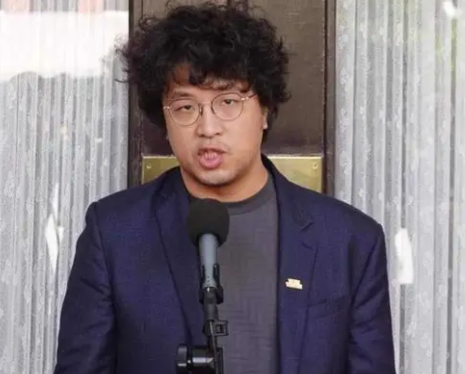 民进党卖台实锤了！岛内“黑熊学院”创始人、民进党“立委”沈伯洋就公开表示“美国利