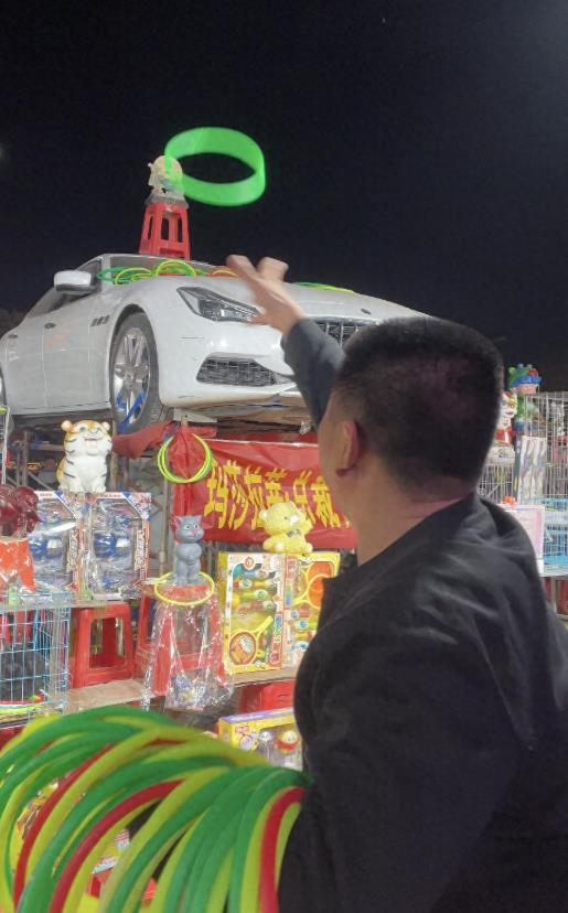 “赚大了”，一山东男子花2000元，赶到河南套圈，仅3小时就成功套走价值170万