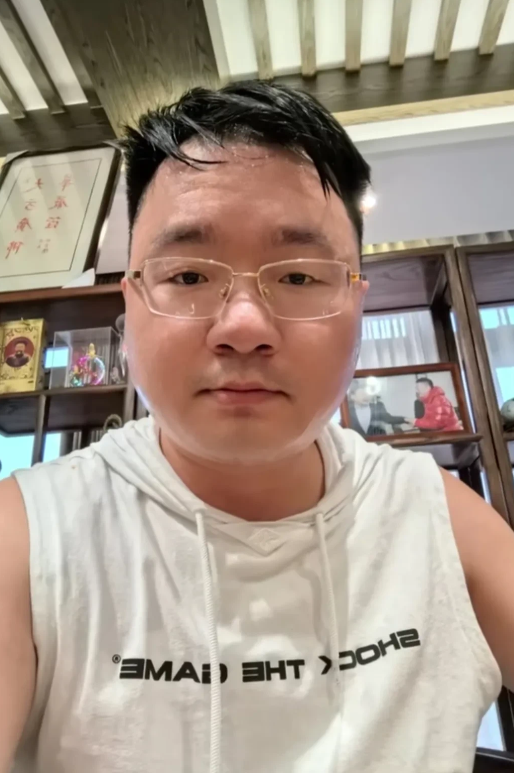 我绝对不相信录音是真的，要么是ai生成，要么就是有人假冒卢总说话的声音，卢文庆卢