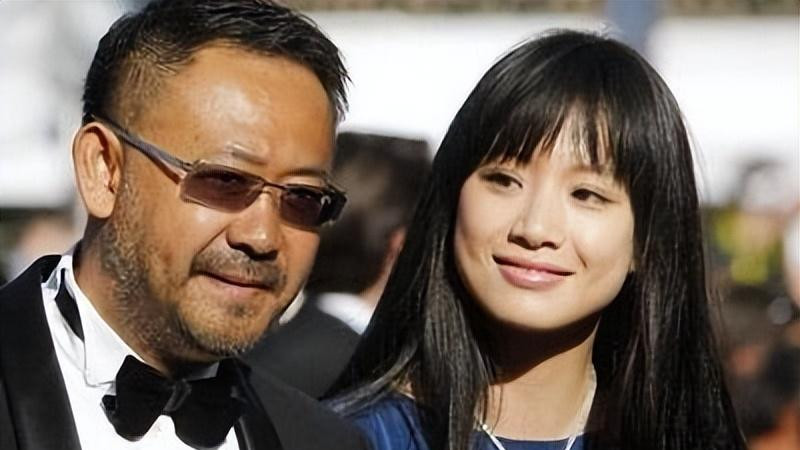 老婆是初恋，女儿是画家，儿子高又壮，家庭和美是姜武的顶级炫富