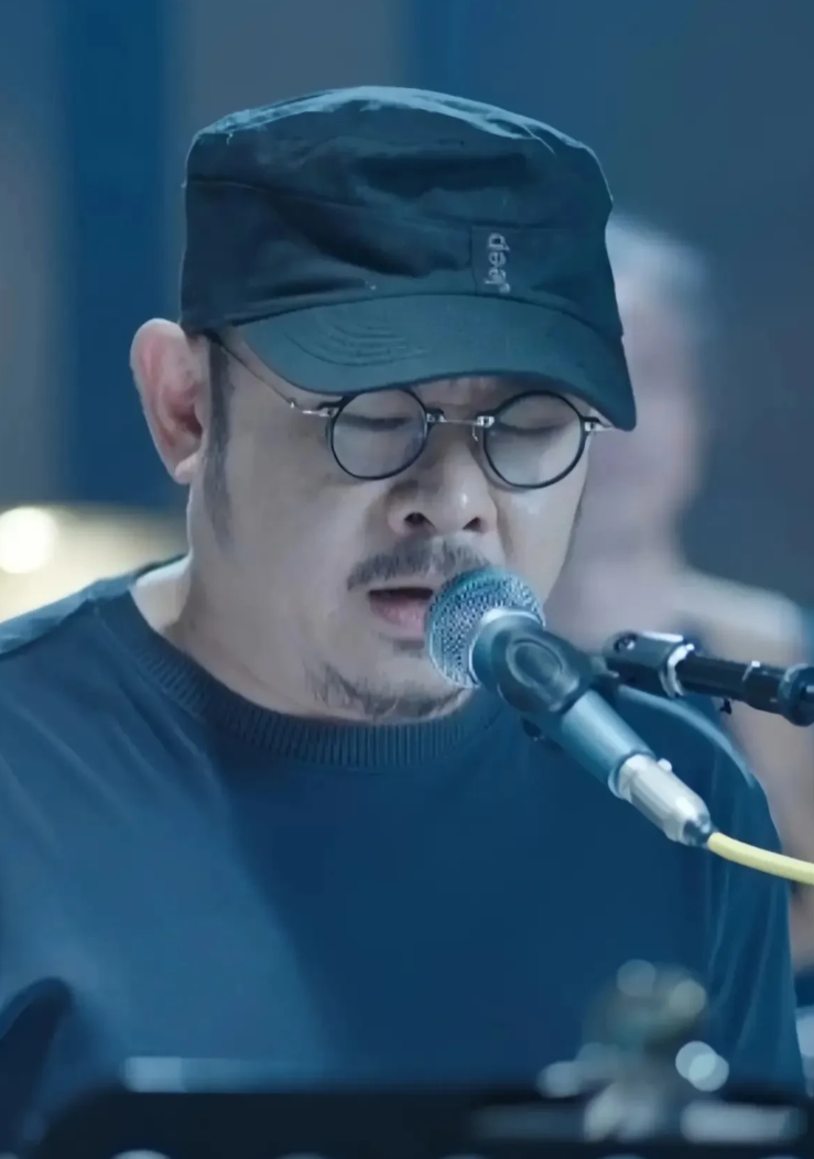 刀郎成都演唱会，几个没想到：

1、没想到演唱会还没开始前，在刀郎老家资中，“山