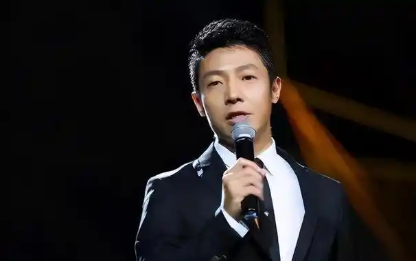 当年撒贝宁跟女明星一起做节目，她们认为小撒是以一个头脑思维逻辑清晰，推理能力比较