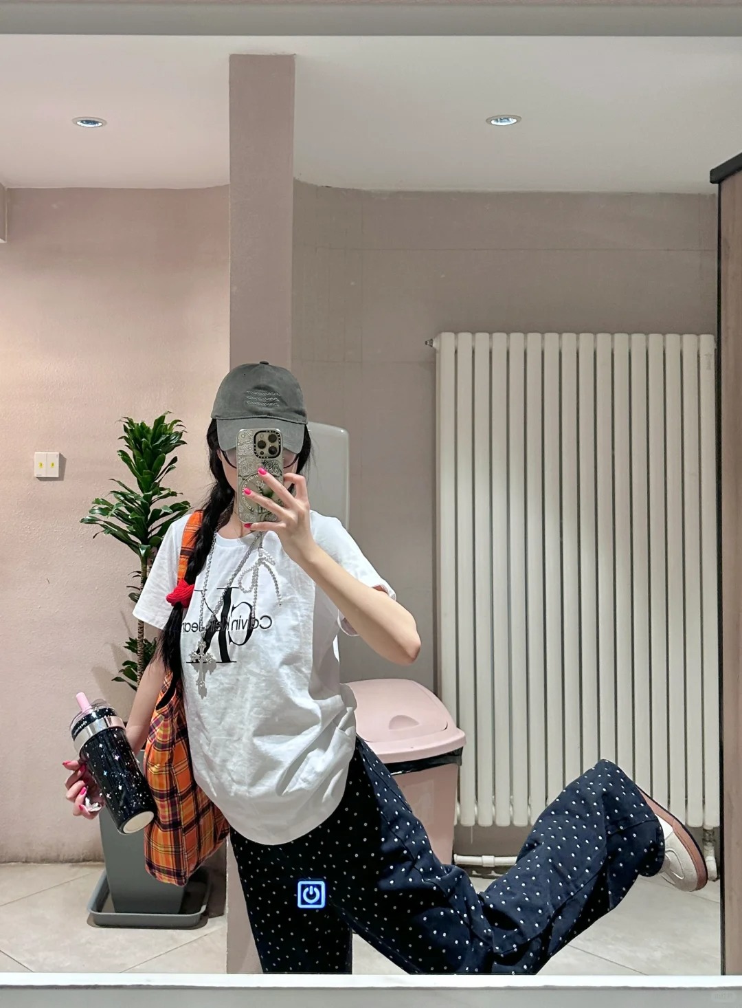 🍎穿穿ck｜跟着Jennie学穿搭
俺二百四十块的ck长袖阵亡了
原因是：变形