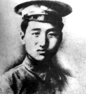 徐帅的坦荡！
红四方面军南下后，徐向前与陈昌浩欲靶向川西平原，直取成都，但张却力
