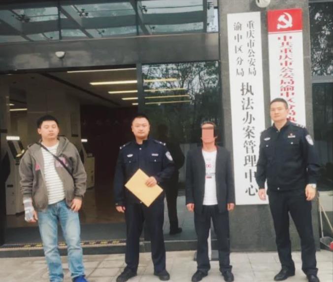 真是冤家路窄！11月10日，四川重庆，一出租车司机偶然拉到了4年前骗他钱的人，为