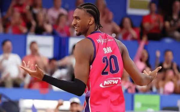 最近这几年NBA中的法国球员越来越多，而且顺位都非常高，而在今年选秀大会中，更是