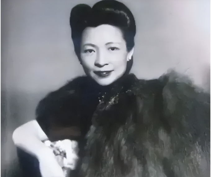 1947年的一天，李国秦发现17岁的女儿小腹凸起，呕吐不止，想问明缘由，却遭到丈