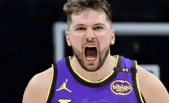 东契奇交易真相曝光

浓眉哥和东契奇互换东家，堪称NBA历史上最震撼交易。作为联