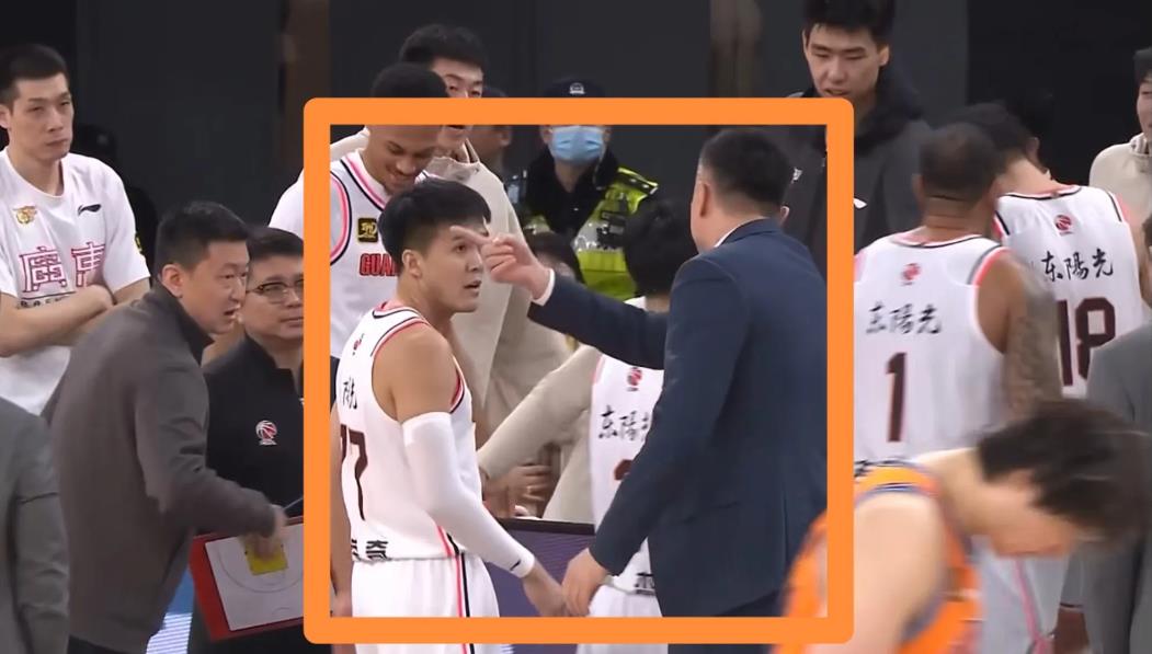广东东阳光主帅杜峰真是一位特别严厉的教练！在今天广东东阳光客场挑战上海久事的第一