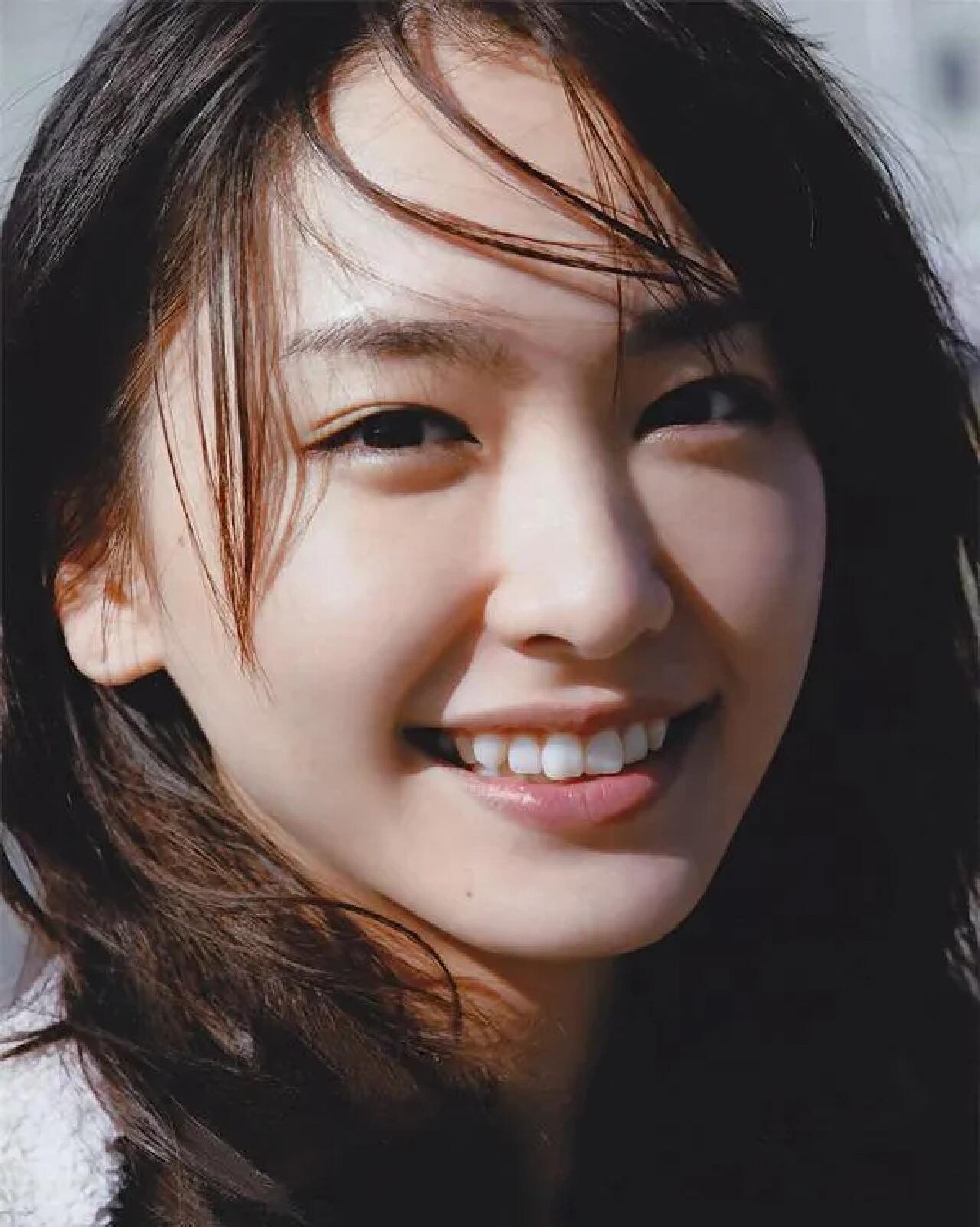 新垣结衣，日本女演员、歌手、模特