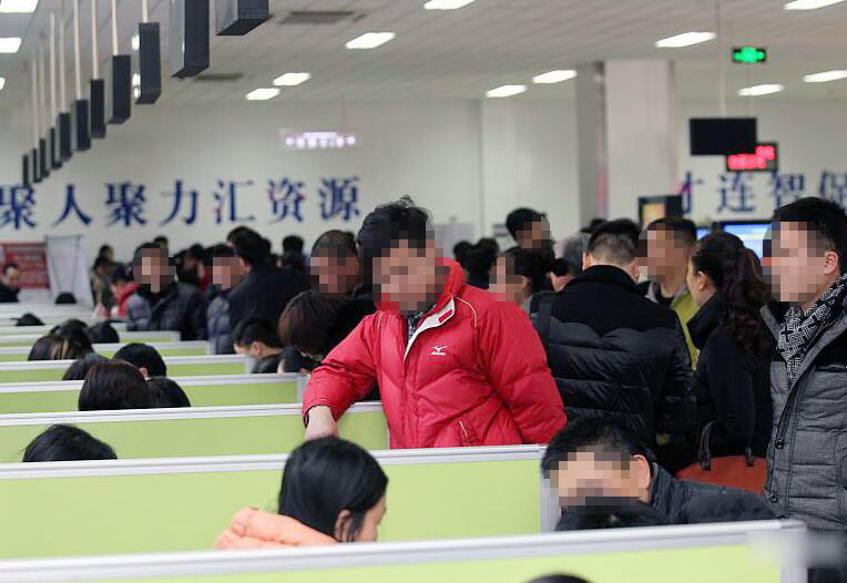 在就业形势严峻的当下，考生在填报志愿的时候应该多关注“定向培养”计划。比如“定向