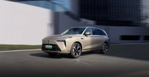 蓝山DHT-PHEV，智能舒适两不误，豪车地位受挑战