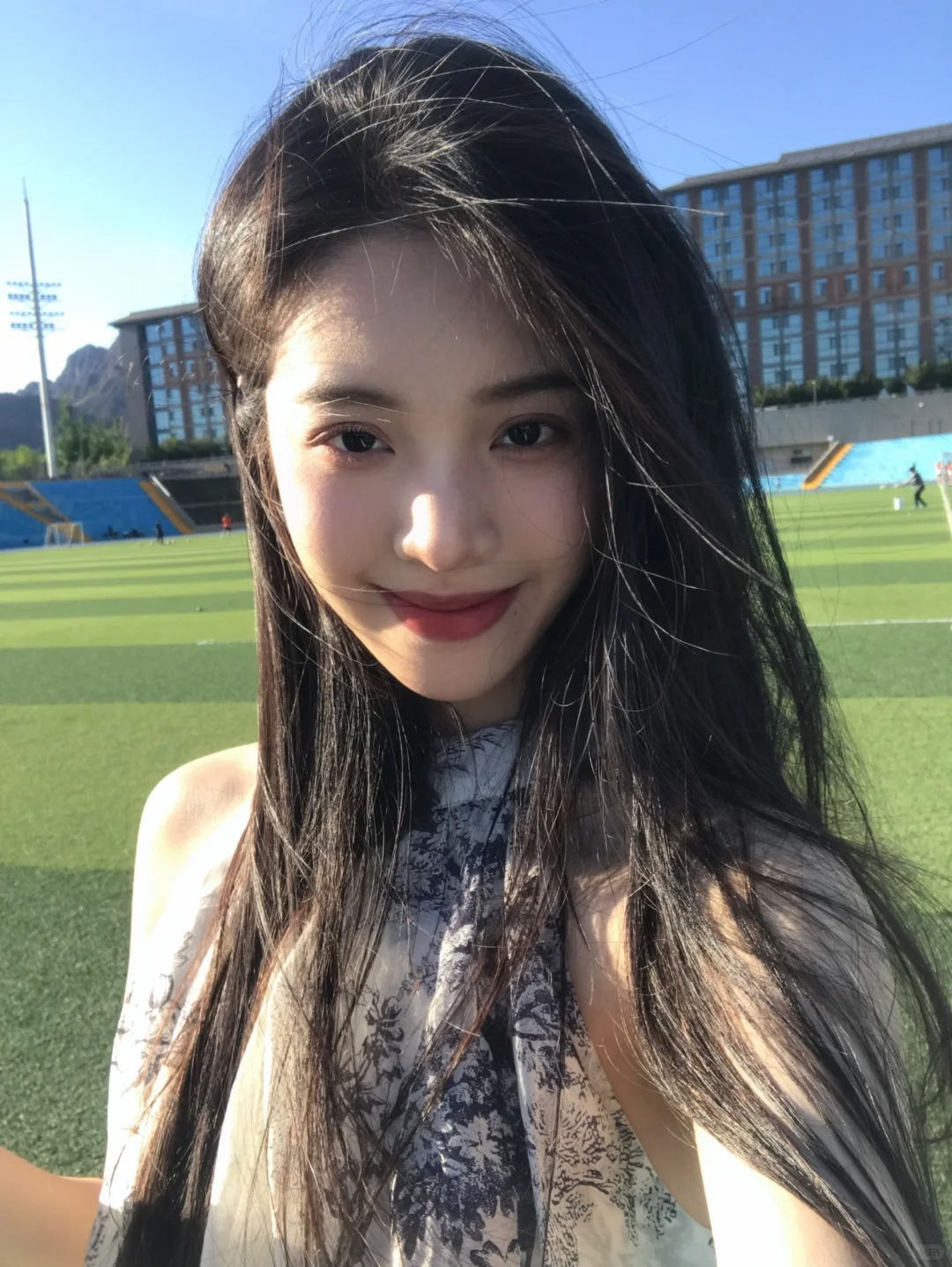 学姐返校
学校里面都是青春的气息，好喜欢好喜欢～