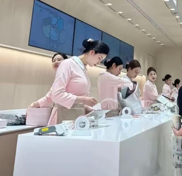 面包店服务员，有必要这样吗？