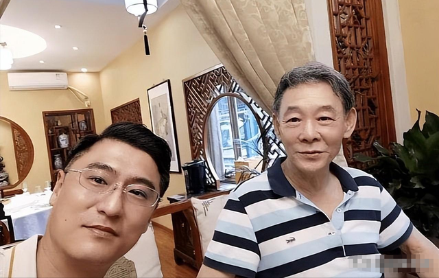 国家一级演员,今78岁仍在拍戏,住上亿四合院,儿子是他一生骄傲(国家一级演员落网)-第23张图片-九妖电影 国家一级演员,今78岁仍在拍戏,住上亿四合院,儿子是他一生骄傲(国家一级演员落网)-第23张图片-九妖电影