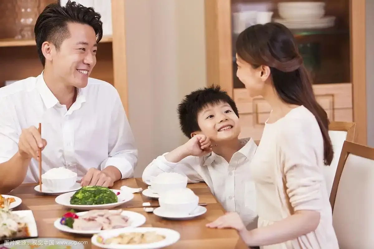 新疆乌鲁木齐，女子婚后不久，发现丈夫婚内背叛，不但给第三者转账306万，还跟她生