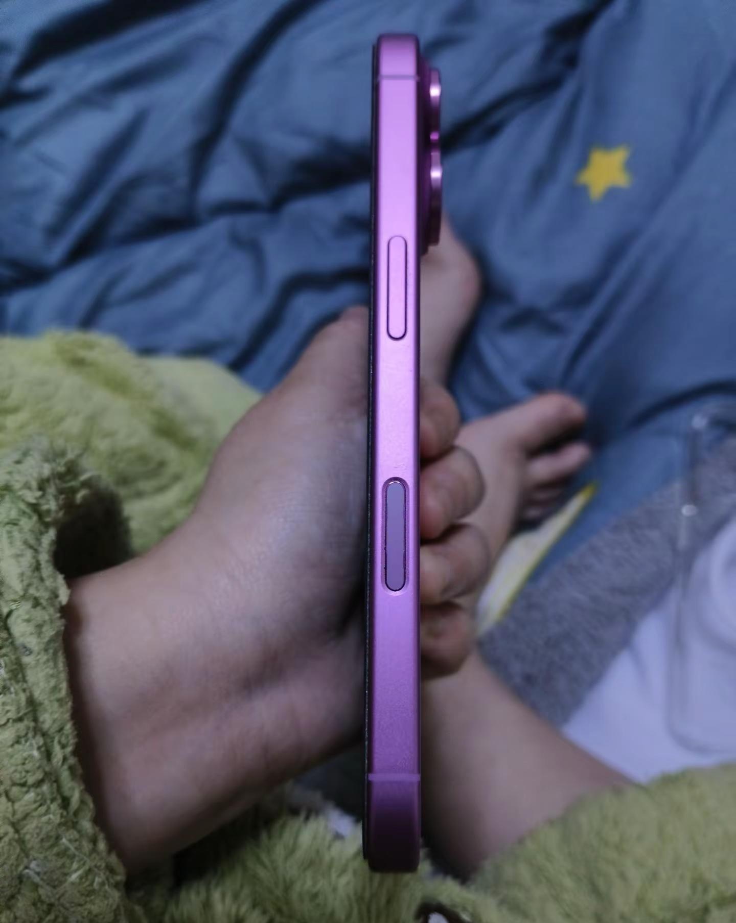 又得花一个月的工资去修这个相机健，打死都不买16  心疼自己的钱  #苹果手机维