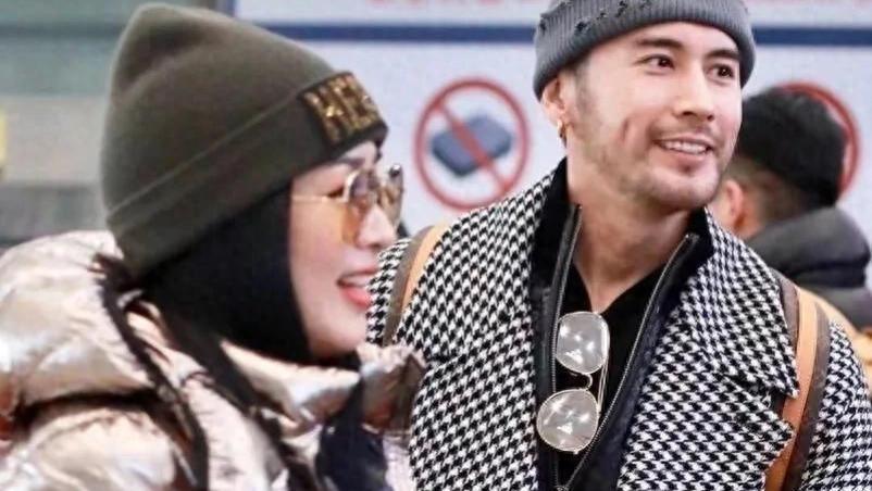 张伦硕给老婆过情人节，豪送香奈儿包包，54岁钟丽缇情绪价值拉满