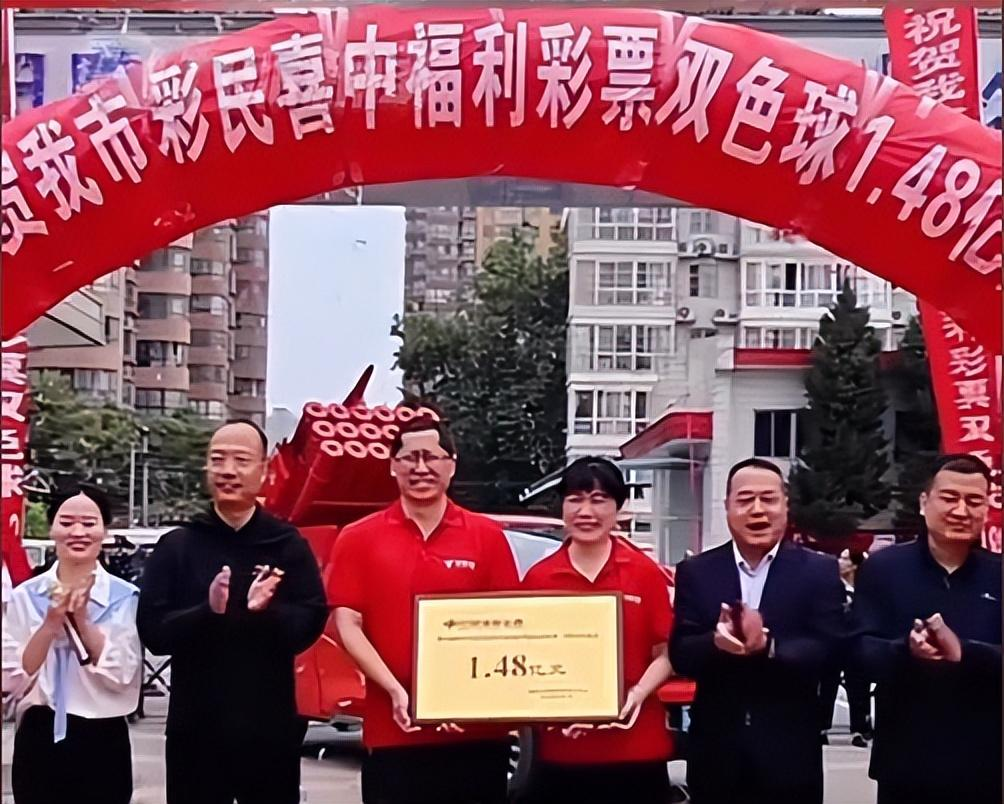 “往我卡里打五百万我就信！”就在近期，陕西一男子花了62元买彩票，没想到竟然中了