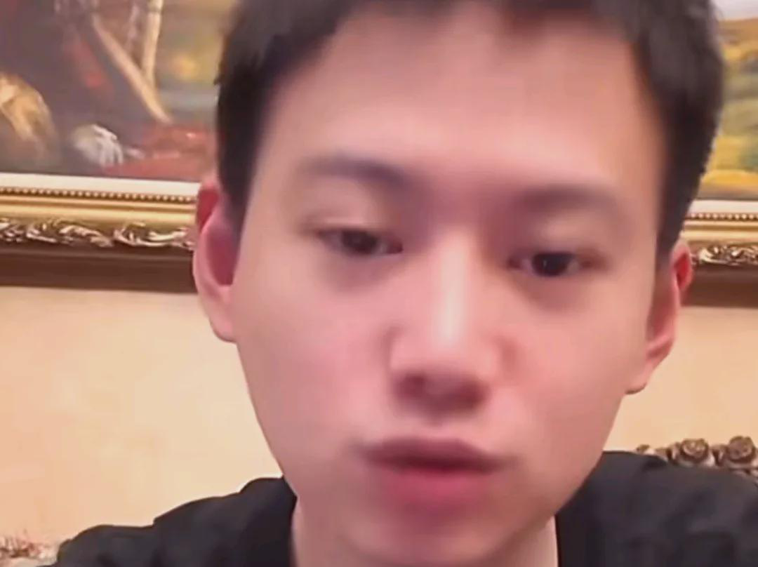  
 
周雨在直播里聊到孙颖莎，他点出一个关键问题——现在莎莎最大的挑战不是技术