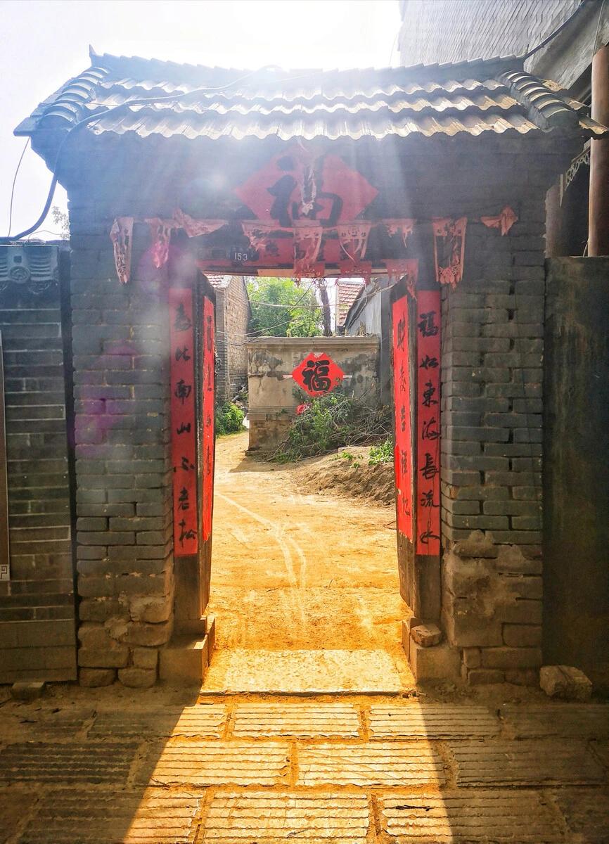 大家发现没有， 中国有一个现象。 再和谐的大家庭， 老家父母过世之后， 下面的儿