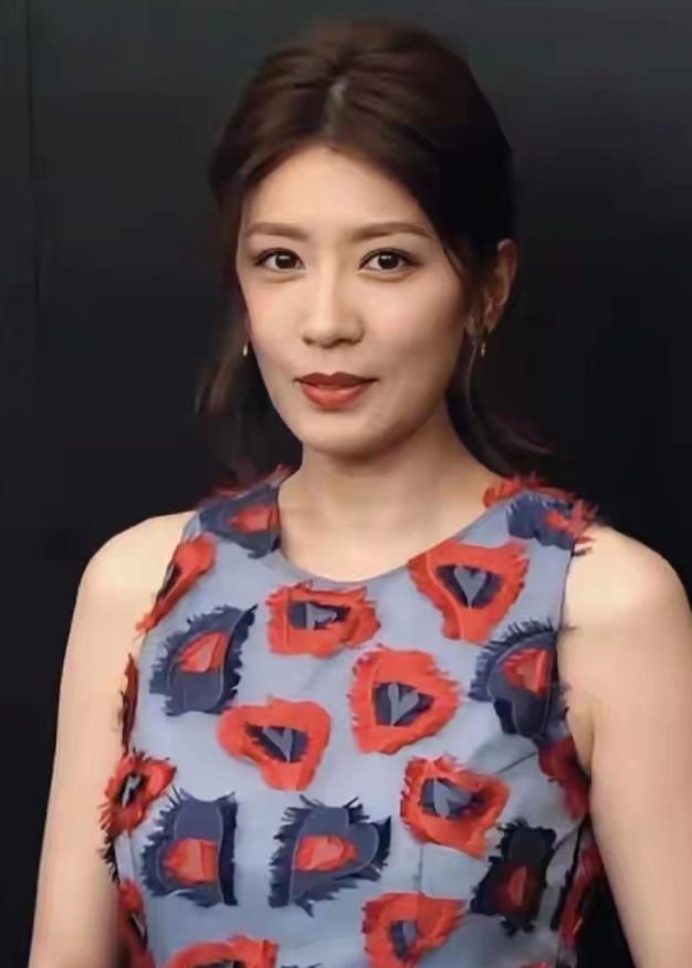 我去，这居然是50岁的贾静雯