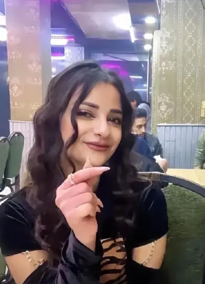 我愿意出800万叙利亚币！
在叙利亚，有一名女孩接受采访时说自己愿意出800万叙