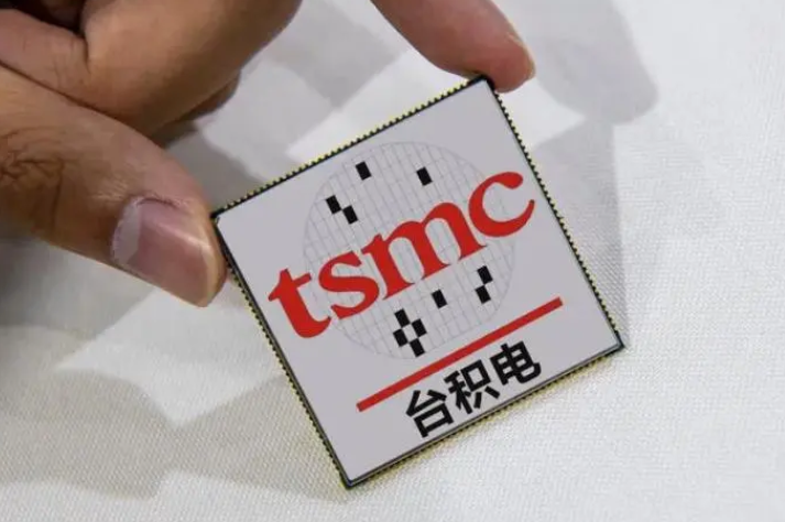 国外博主:华为即将发布等效台积电5nm的麒麟芯片。
这位博主说华为即将发布一款7