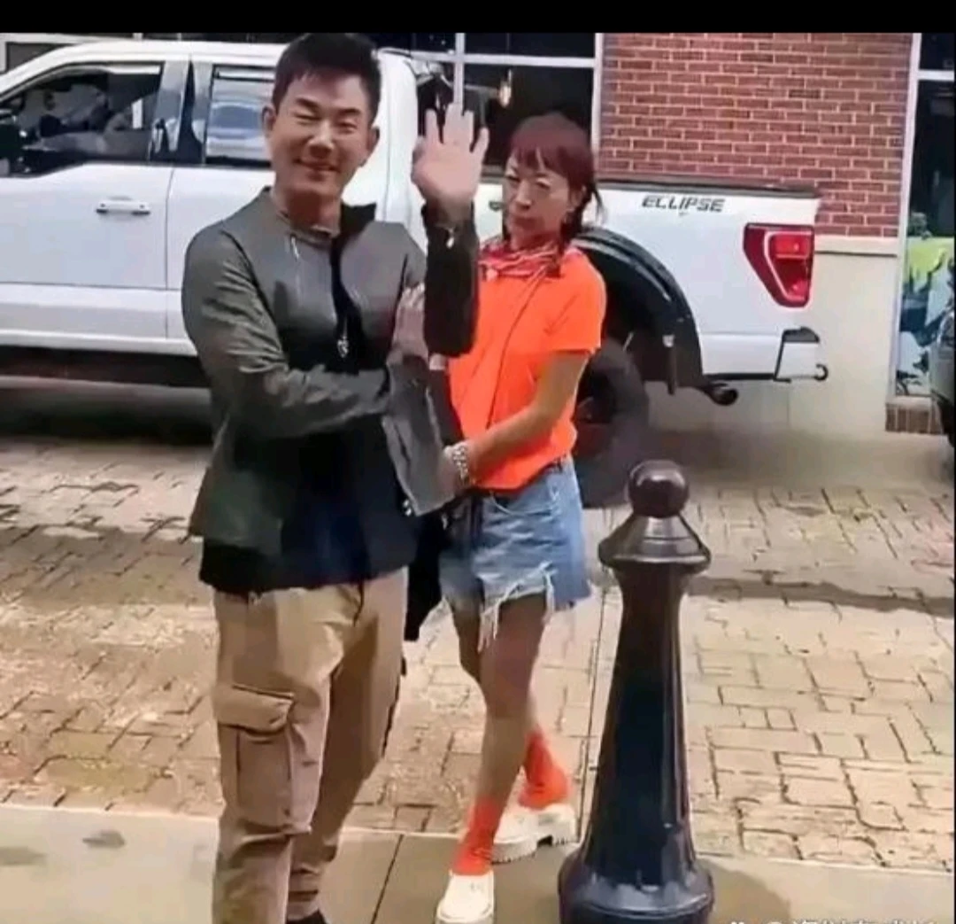 天啊，任贤齐的老婆怎么长的这样？也太配不上他了。