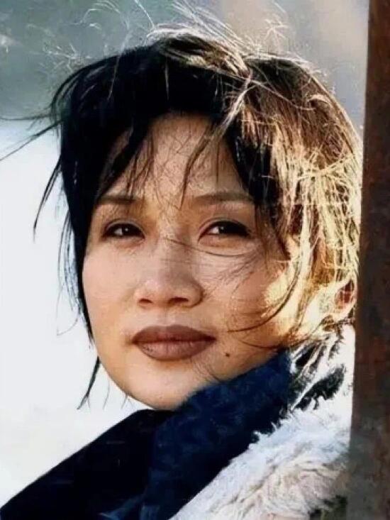 歌坛一姐，却为情所困，削发为尼