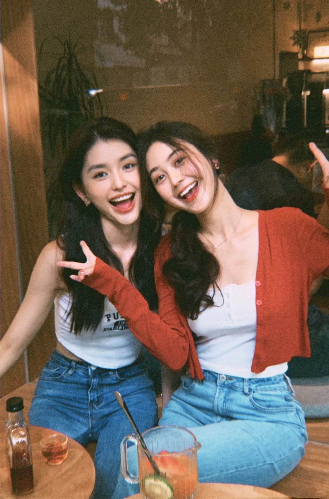 你说新年胜旧年 我说有你胜所有
#观我旧往同我迎春
 #姐妹合照 #友谊长存 #